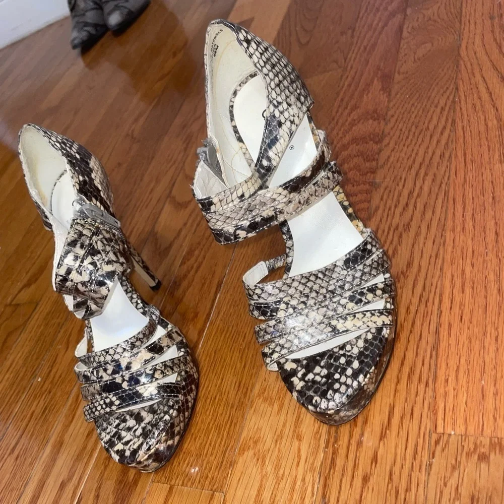 𝅺DIBA Faux Snake print Heels